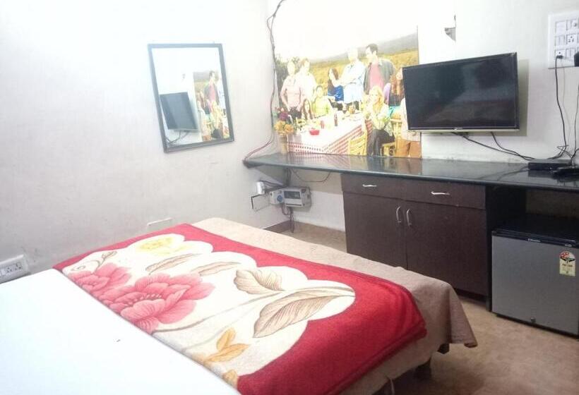 اتاق استاندارد, Yash Guest House 01 Minute Walk In Nizamuddin Railway Station