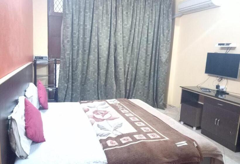 اتاق استاندارد, Yash Guest House 01 Minute Walk In Nizamuddin Railway Station