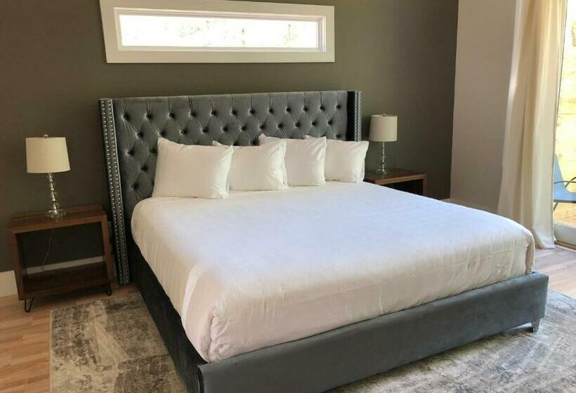 Люкс Deluxe Кровать Кинг, The Limelight Inn