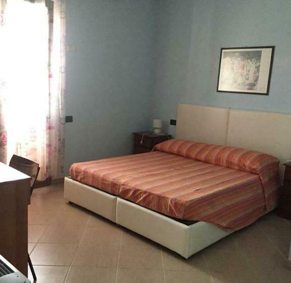 Номер Стандарт, The Orange House