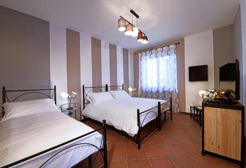 Трехместный Номер Стандарт с Балконом, Villa Garassino