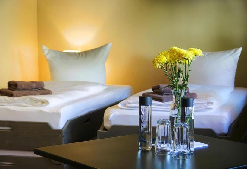 Семейный Номер, Hostel & Hotel Samocca