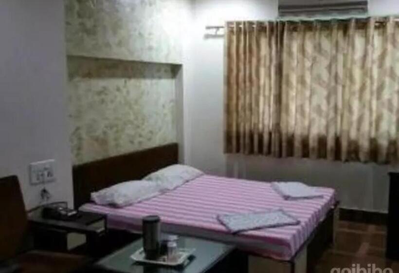 Quarto Deluxe, Vinayaka