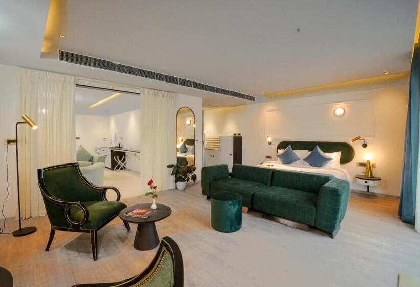Junior Suite, Pushpak Grande