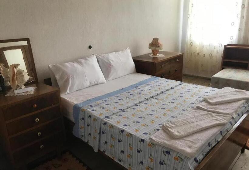 اتاق لوکس با چشم‌انداز شهر, Tourists Guest House