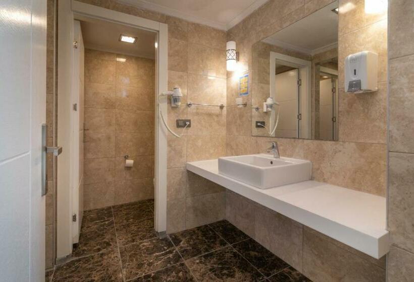 غرفة عائلية مطلّة علي الجبل, Aforia Thermal Residences