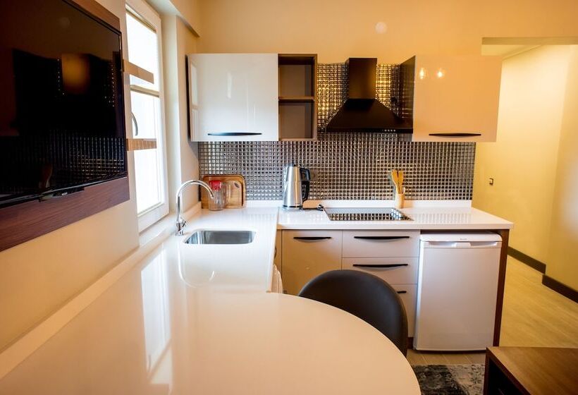إستوديو قياسى, Aforia Thermal Residences