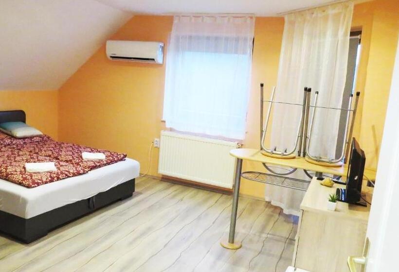 Номер Стандарт Вид на Сад, Hőforrás Wellness Vendégház