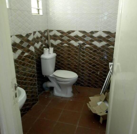 اتاق استاندارد با سرویس بهداشتی مشترک, Kenya Inn