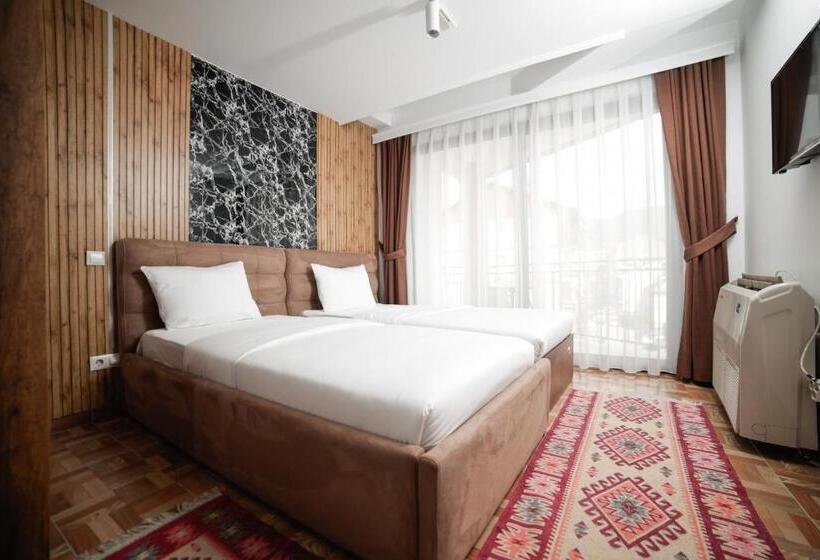 Habitación Estándar, Denis