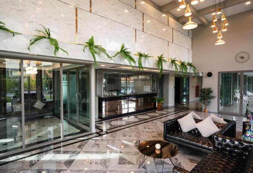Люкс, Onpa Hotel & Residence Bangsaen