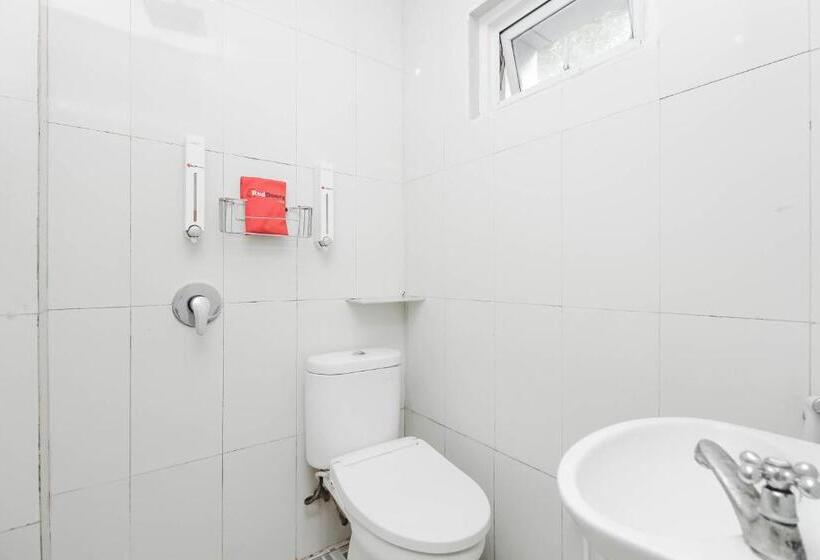Номер Стандарт, Reddoorz Plus @ Jalan Pemuda Jakarta