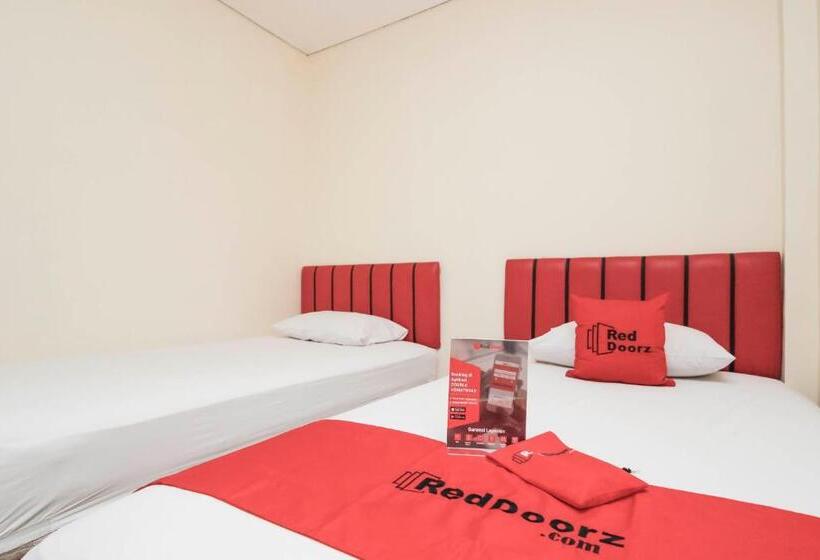 Номер Стандарт, Reddoorz Plus @ Jalan Pemuda Jakarta