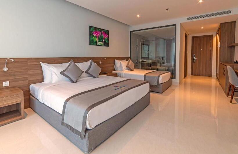 اتاق سه نفره دلوکس با چشم‌انداز دریا, Long Thuan Hotel & Resort