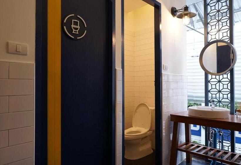 ルームシェアのワンベッド, Spinomad Hostel