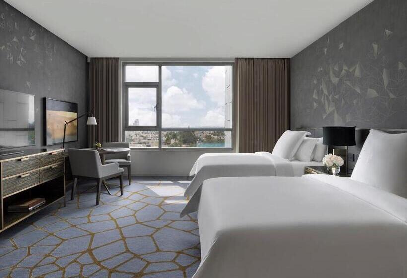 Номер Премиум, Four Seasons Hotel Bengaluru At Embassy One