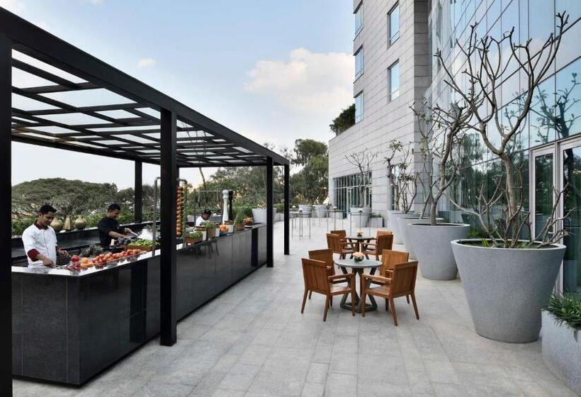 Люкс, Four Seasons Hotel Bengaluru At Embassy One