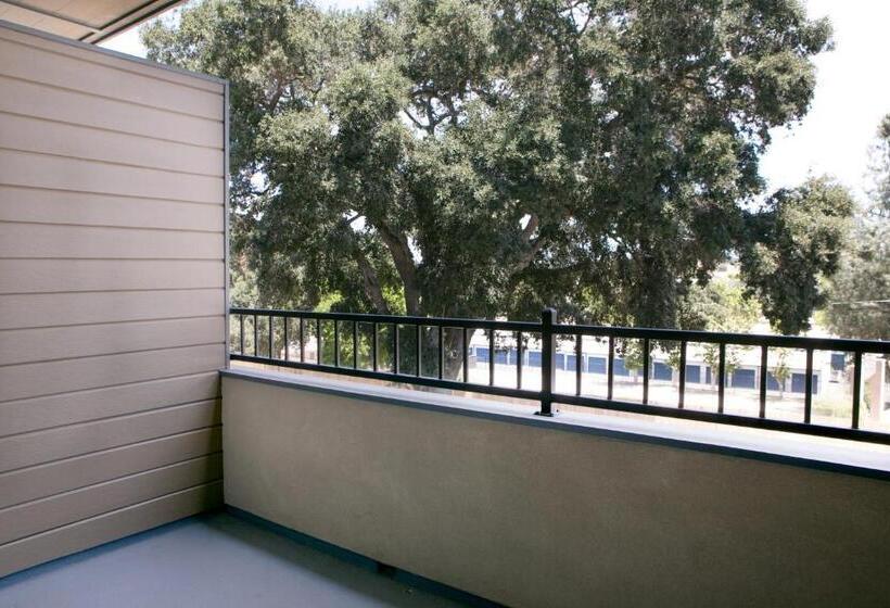 Номер Стандарт с Балконом, Siri Downtown  Paso Robles