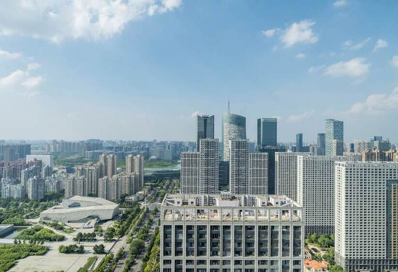 Номер Deluxe, The Langham Hefei