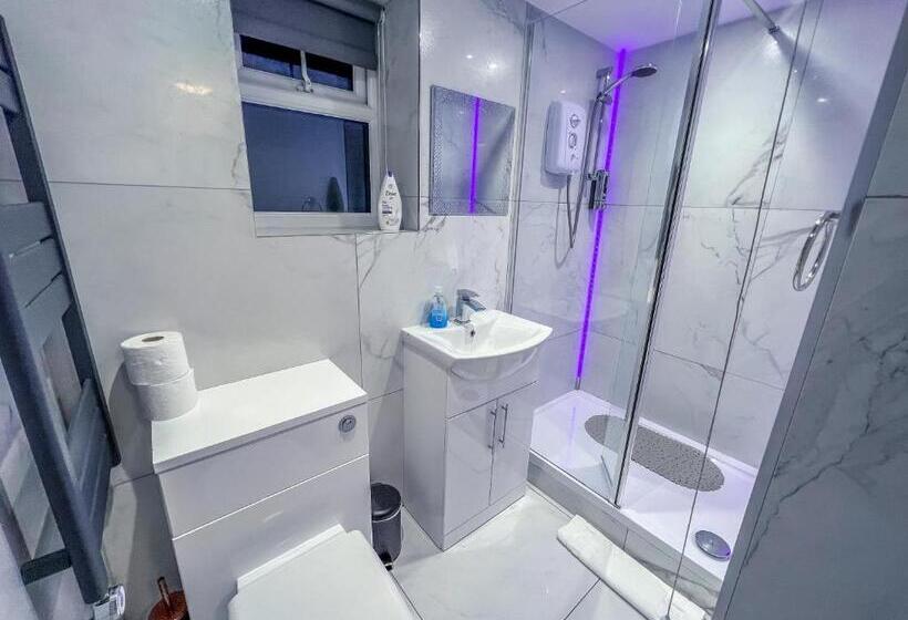 Номер Стандарт Индивидуальный Совместная Ванная, Twenty Hotel And Bar