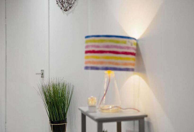 کابین, Queensferry Guest House