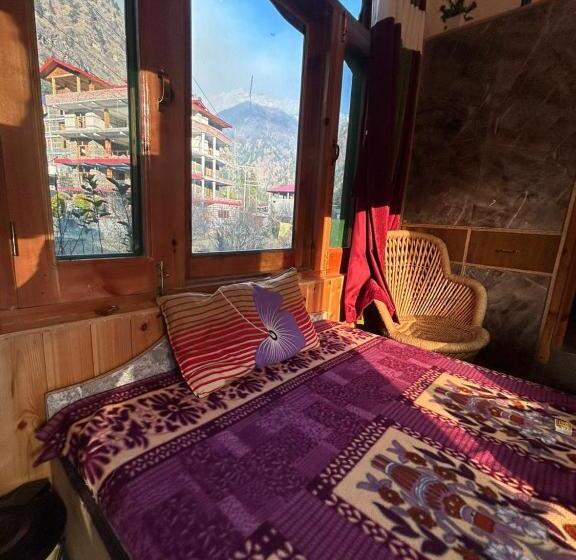 Deluxe room with river view, Snow View Guest House