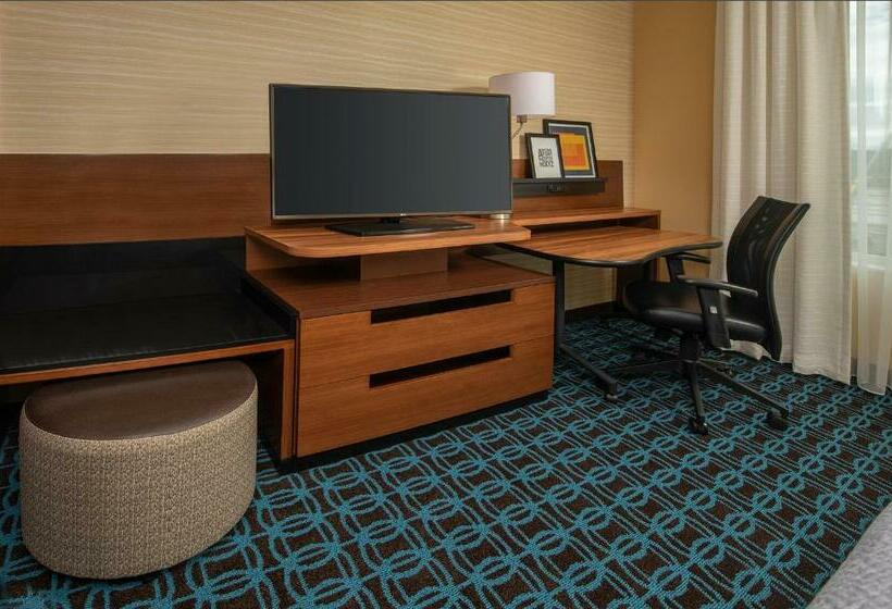 Президентский Люкс, Fairfield Inn & Suites By Marriott Harrisburg International Airport