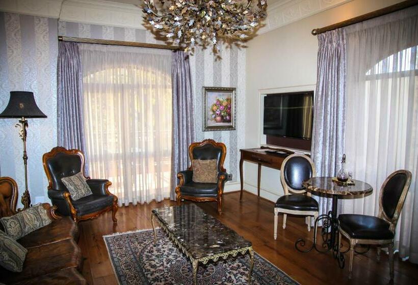 스위트, Three Rivers Lodge And Villas