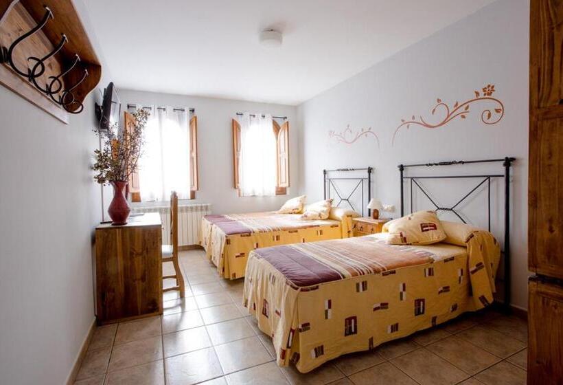 Номер Стандарт Трехместный, Hostal Antiguo Hospital