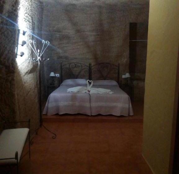 اتاق استاندارد با تخت بزرگ برای معلولان, Hostal Batato