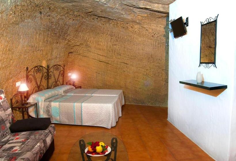 اتاق سوپریور, Hostal Batato