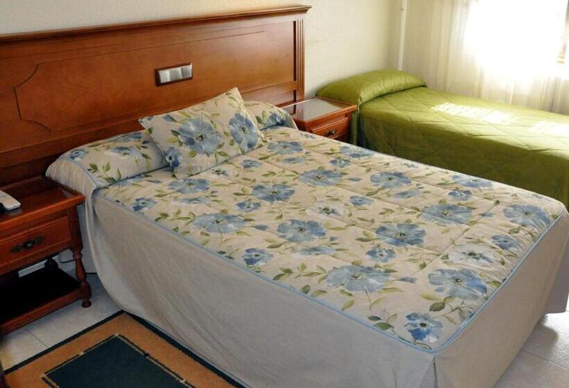 اتاق استاندارد سه نفره, Hostal Paz