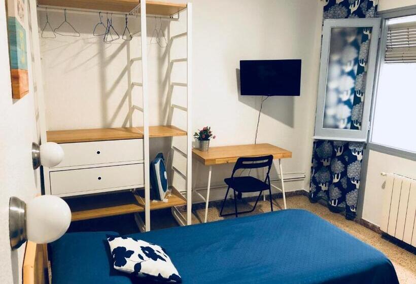 带共用浴室的标准房间, Hostal Carlos Iii