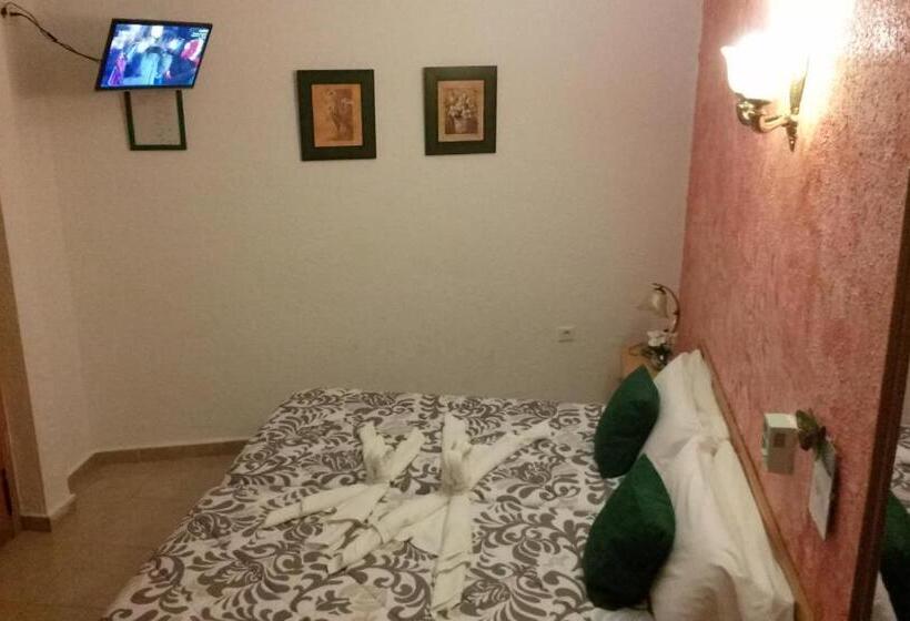 Номер Стандарт Трехместный, Hostal El Patio