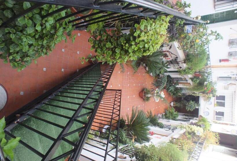 Номер Стандарт Трехместный, Hostal El Patio