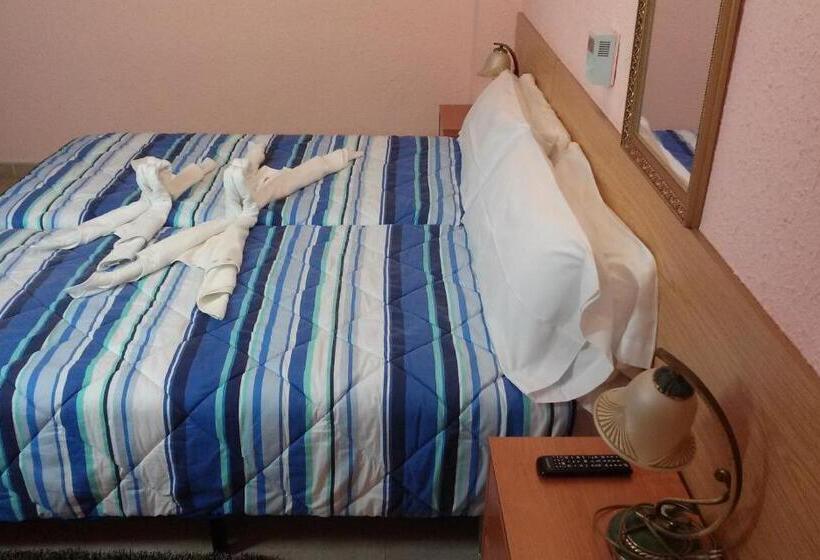 Номер Стандарт Трехместный, Hostal El Patio
