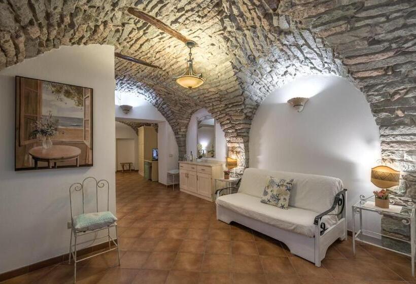 Семейный Номер, Bosa Queen House