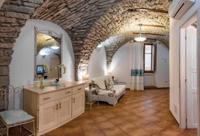 Семейный Номер, Bosa Queen House