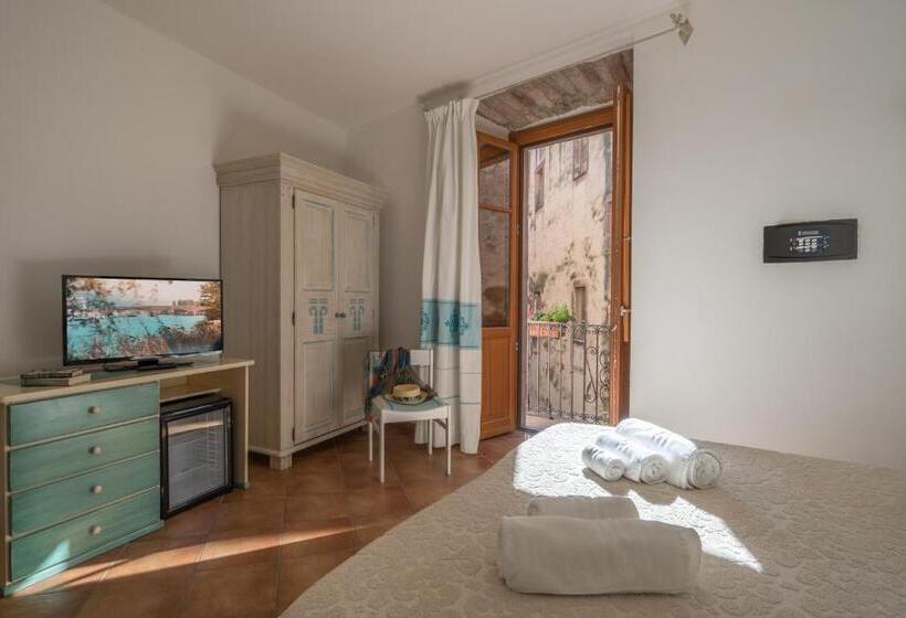 Номер Стандарт с Балконом, Bosa Queen House