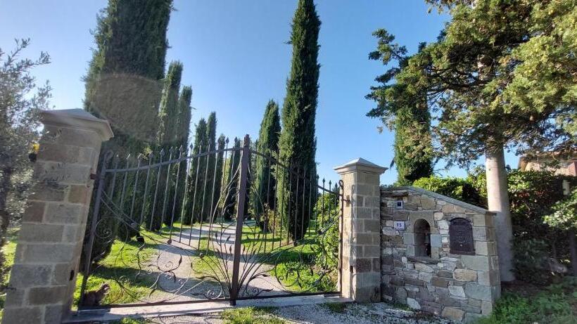 Полулюкс, Agriturismo La Scarpaia