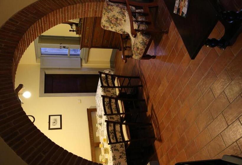 Апартаменты 2 Спальни, Agriturismo La Scarpaia