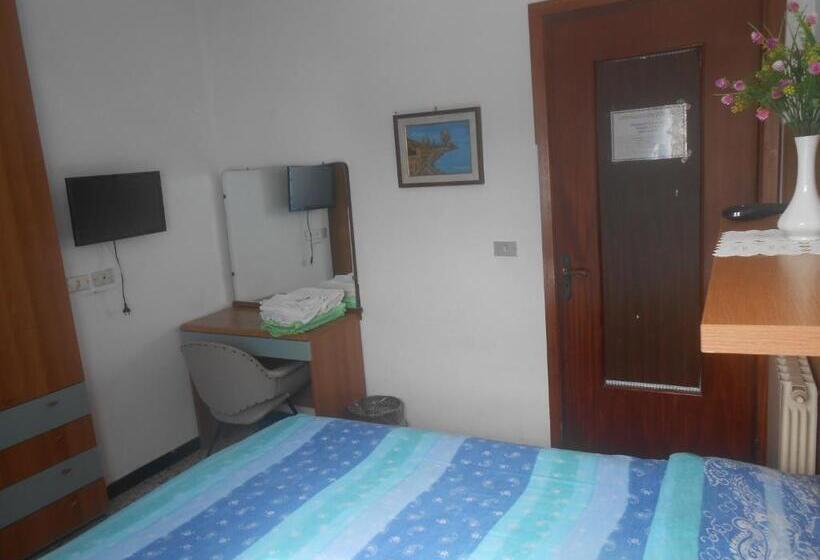 Standard room with outdoor bath, La Foce Del Prato