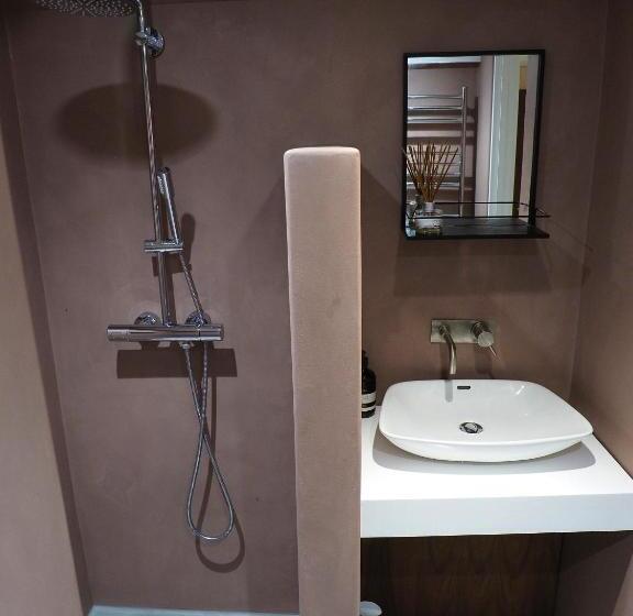 Апартаменты 1 Спальня, Montys Accommodation