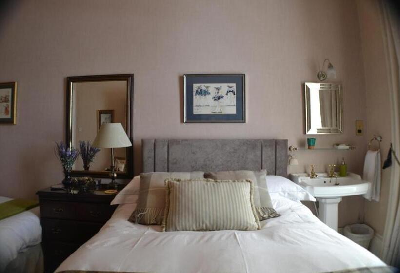 Семейный Номер, Maybank Guest House