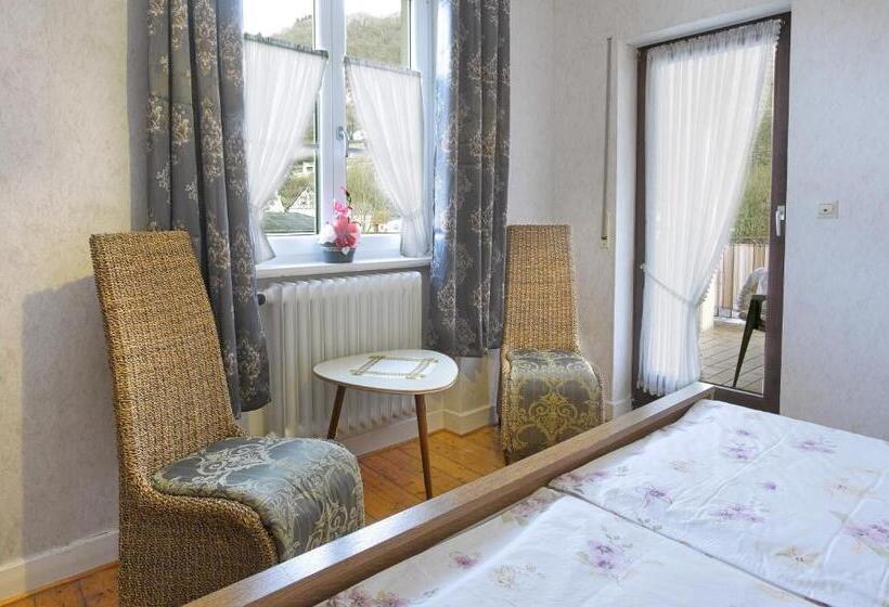 Номер Стандарт с Балконом, Pension Haus Am Walde Brodenbach, Mosel