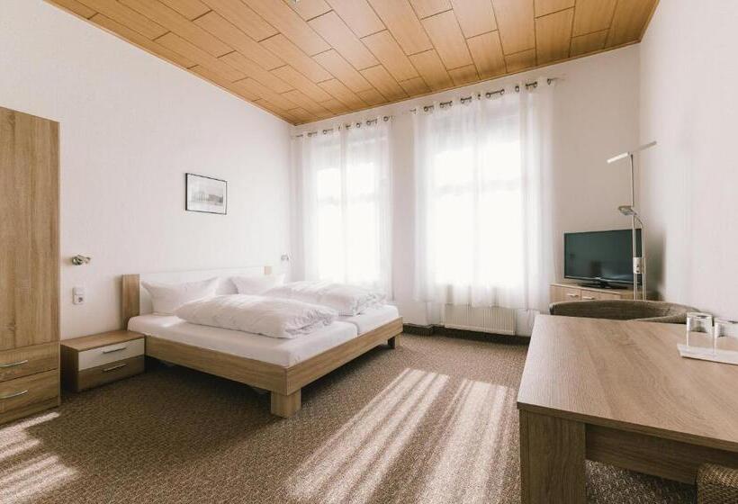 Номер Стандарт, Menzels Pension Drehscheibe