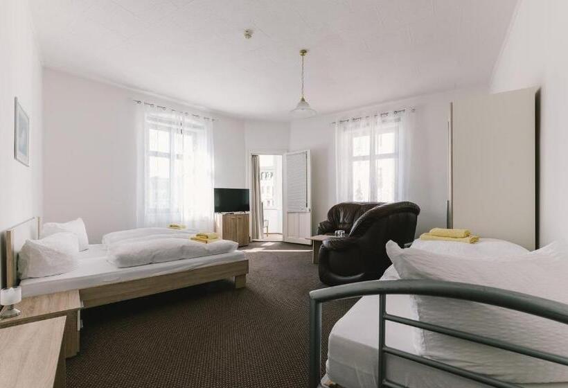 اتاق استاندارد سه نفره, Menzels Pension Drehscheibe