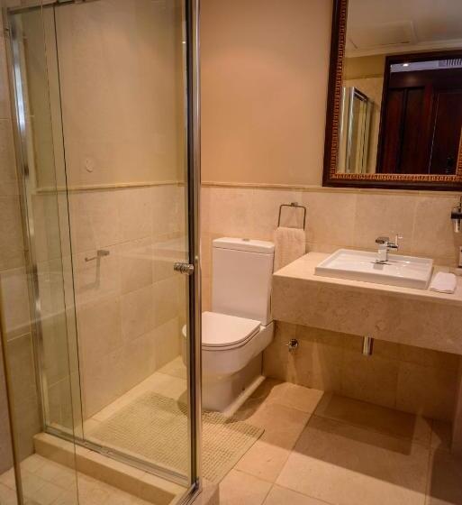 اتاق لوکس, Mac Atini Guest House