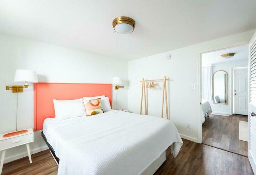סוויטה משפחתית, Royal Palms Motel