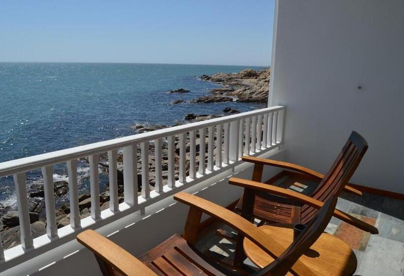اتاق استاندارد, The Cormorant House